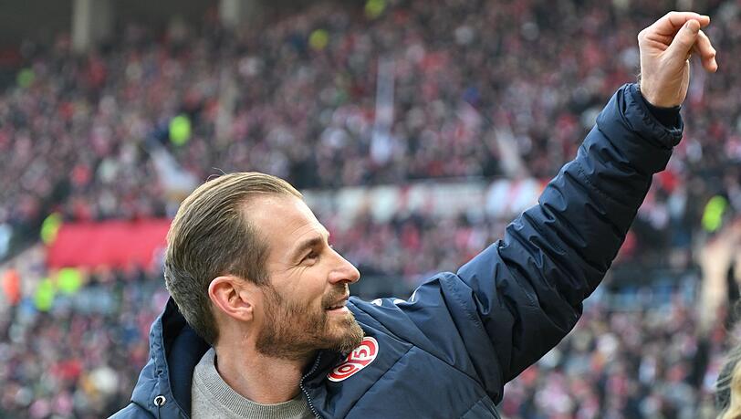 Jan Siewert bleibt Trainer der Mainzer.