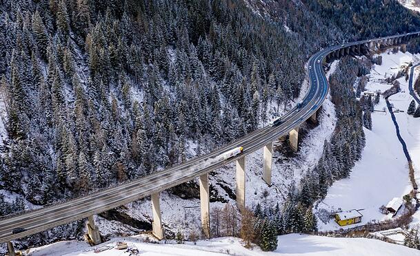 Die Luegbr&uuml;cke auf der Brenner-Autobahn: Trotz Bauarbeiten bleibt das bef&uuml;rchtete Verkehrschaos aus.