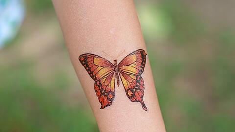 Angesichts der enthaltenen Stoffe sollten es sich Eltern zweimal &uuml;berlegen, ihren Kindern Klebetattoos zu erlauben.