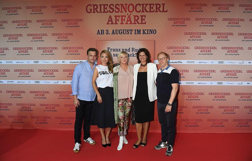 Sebastian Bezzel (l.), Lisa Maria Potthoff, Rita Falk, Ilse Aigner und Simon Schwarz.