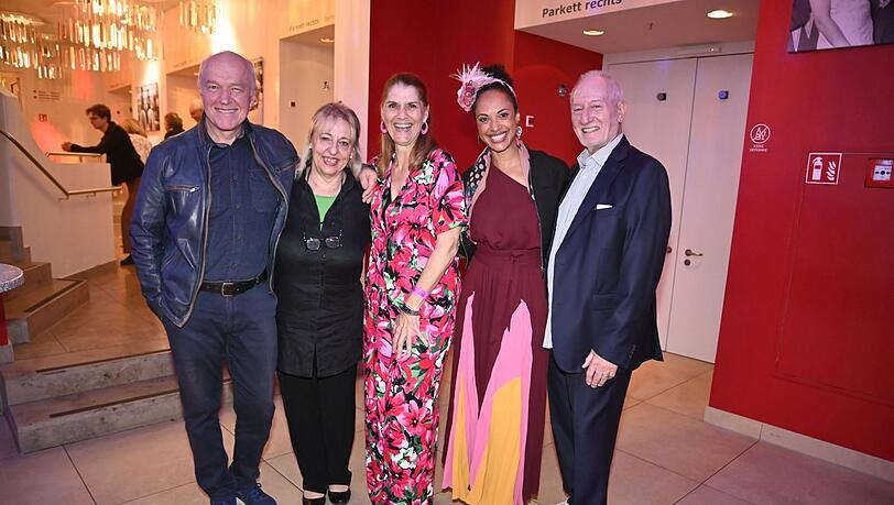 Von links: Heinz Josef Braun mit seiner Frau Johanna Bittenbinder, Corinna Binzer, Dionne Wudu und Sepp Schauer. Von links: Heinz Josef Braun mit seiner Frau Johanna Bittenbinder, Corinna Binzer, Dionne Wudu und Sepp Schauer.