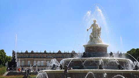 Auch der Latona-Brunnen vor dem Schloss Herrenchiemsee auf der Herreninsel im Chiemsee ist nun Teil des Welterbes der Unesco. (Archivbild)