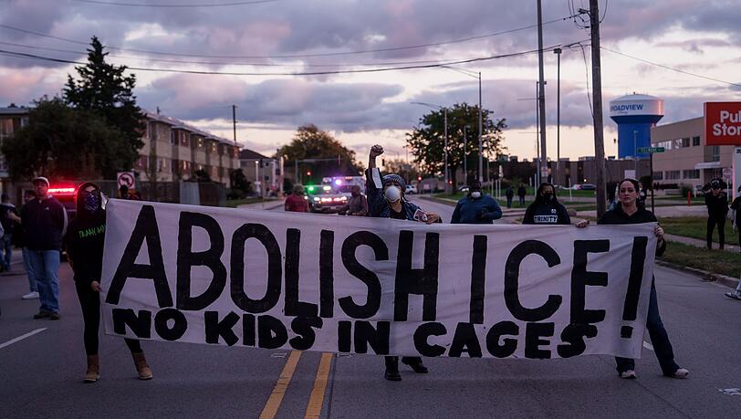 Einsätze gegen Migranten unter Trump haben bereits in mehreren US-Städten für Proteste gesorgt - etwa in und um Chicago. (Archivbild)