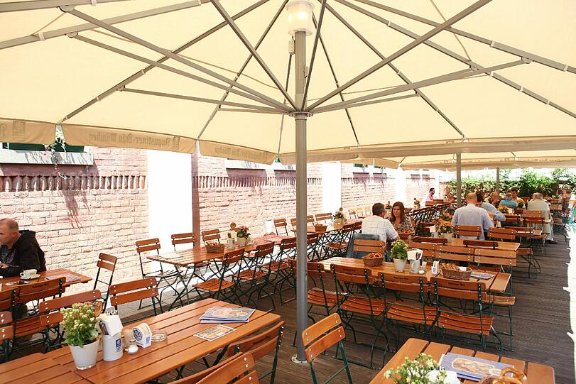Biergarten-Atmosphäre: die Dachterrasse der Augustiner Bräustuben - die werden sogar vom neuen Lonely Planet empfohlen.