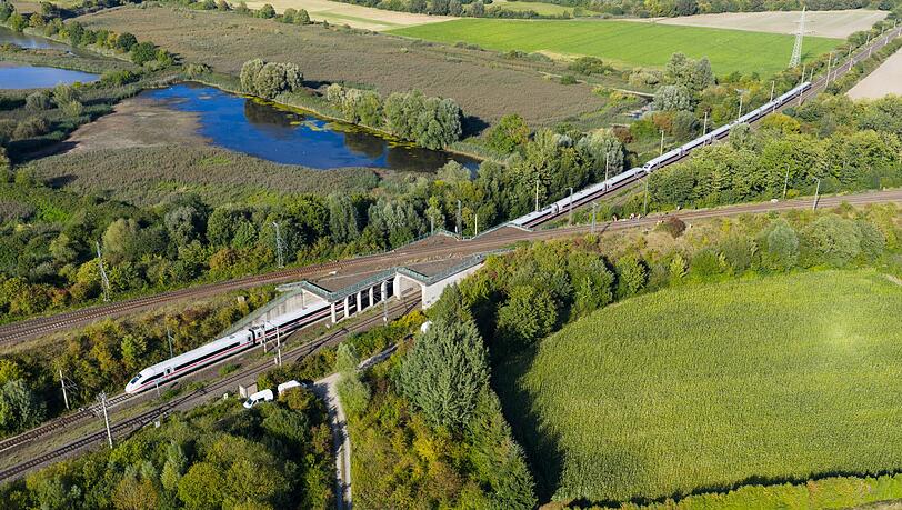 Auf der Bahnstrecke zwischen Hannover und Berlin kommt es zu Verspätungen und Zugausfällen. Auf der Bahnstrecke zwischen Hannover und Berlin kommt es zu Verspätungen und Zugausfällen.