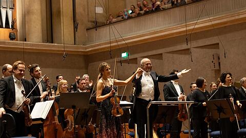 Spitzenduo: Iv&aacute;n Fischer mit Vilde Frang.