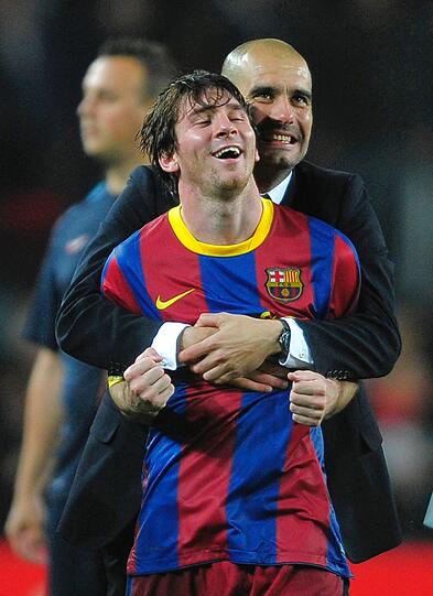 QUAL: Als Guardiola 2012 seinen Abschied von Barça verkündete, setzten sich die Spieler mit in den Presseraum, lauschten andächtig. Lionel Messi dagegen fehlte, weil er der Legende nach befürchtete, vor lauter Qual in Tränen auszubrechen