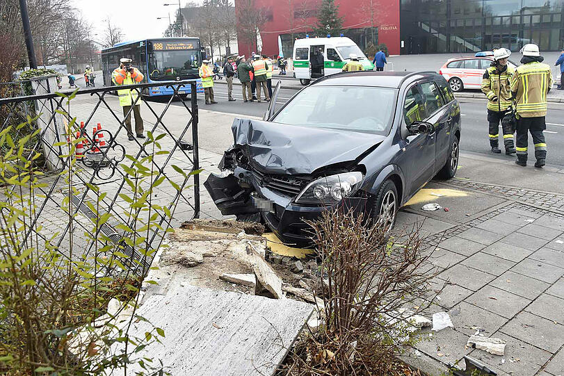 Weitere Bilder vom Unfall in Unterföhring.