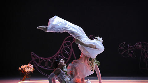 Micaela Romano Serrano (Anima) undEthan Ribeiro (Anima) in der Choreografie „An American in Paris“ von JeroenVerbruggen.