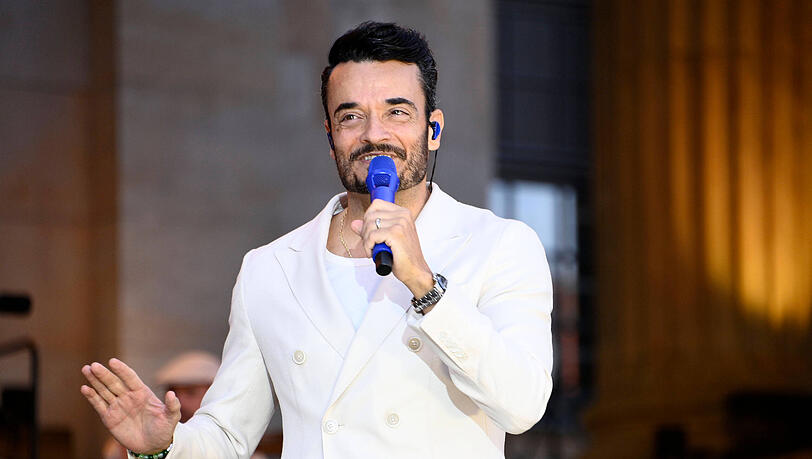 Giovanni Zarrella freut sich auf die nächste Ausgabe seiner Samstagabend-Show im ZDF. Über schlechte Wetterbedingungen macht er sich keine Sorgen. Giovanni Zarrella freut sich auf die nächste Ausgabe seiner Samstagabend-Show im ZDF. Über schlechte Wetterbedingungen macht er sich keine Sorgen.