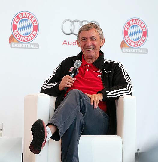 Trainer Svetislav Pesic.