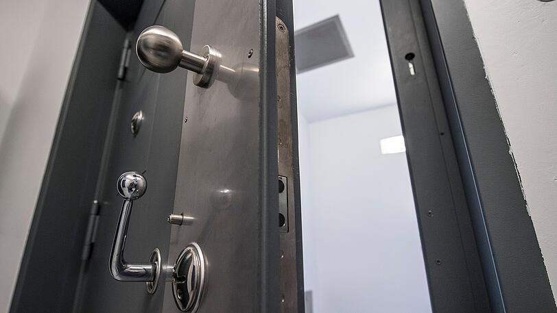 "Besonders gesicherter Haftraum" (BGH) in der JVA Frankfurt-Preungesheim: In den Zellen werden temporär randalierende Gefangene oder Terrorverdächtige untergebracht.