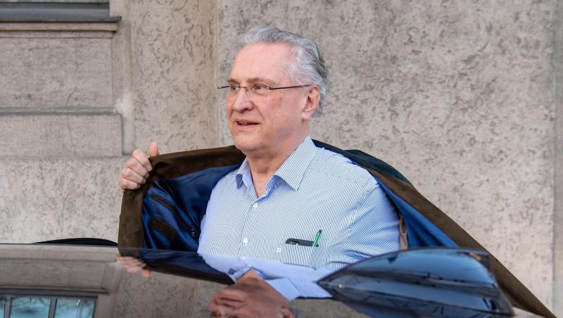 Joachim Herrmann (CSU) steigt vor der Staatskanzlei in ein Auto. Foto: Peter Kneffel/dpa Joachim Herrmann (CSU) steigt vor der Staatskanzlei in ein Auto. Foto: Peter Kneffel/dpa