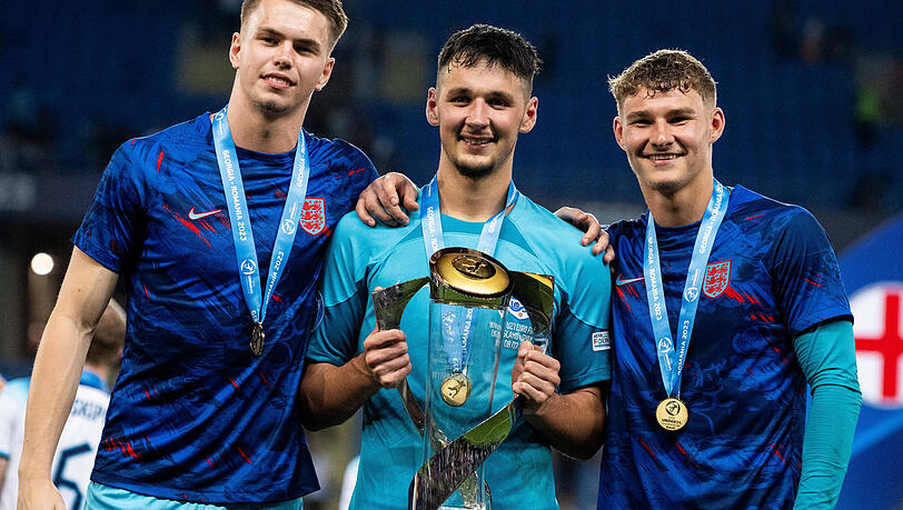 Matchwinner: In Minute 99 des U21-EM-Finals gegen Spanien hielt Keeper James Trafford (m.) einen Elfmeter und rettete England nicht nur die perfekte Bilanz. Matchwinner: In Minute 99 des U21-EM-Finals gegen Spanien hielt Keeper James Trafford (m.) einen Elfmeter und rettete England nicht nur die perfekte Bilanz.