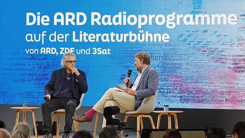 Friedrich Ani im Gespräch auf der Frankfurter Buchmesse. Friedrich Ani im Gespräch auf der Frankfurter Buchmesse.