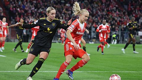 Pernille Harder (r) war im Hinspiel gleich zweimal erfolgreich.