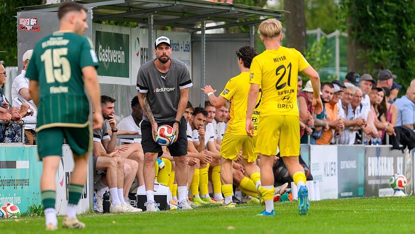 Verlässt Vilzing: Coach Kirschbaum (l.). Verlässt Vilzing: Coach Kirschbaum (l.).