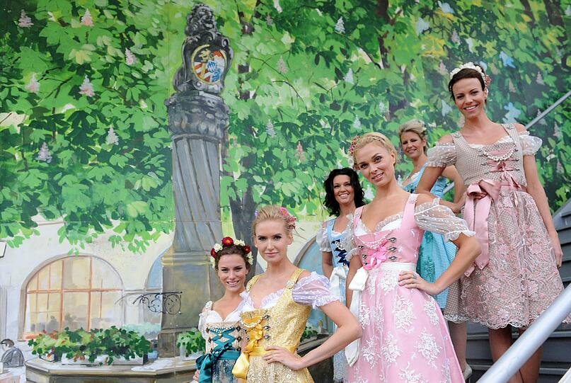 Alpenprinzessin-Dirndl: Bilder von der Präsentation auf der Wiesn.