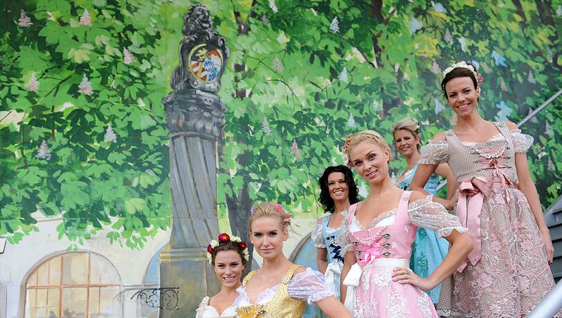 Alpenprinzessin-Dirndl: Bilder von der Präsentation auf der Wiesn. Alpenprinzessin-Dirndl: Bilder von der Präsentation auf der Wiesn.