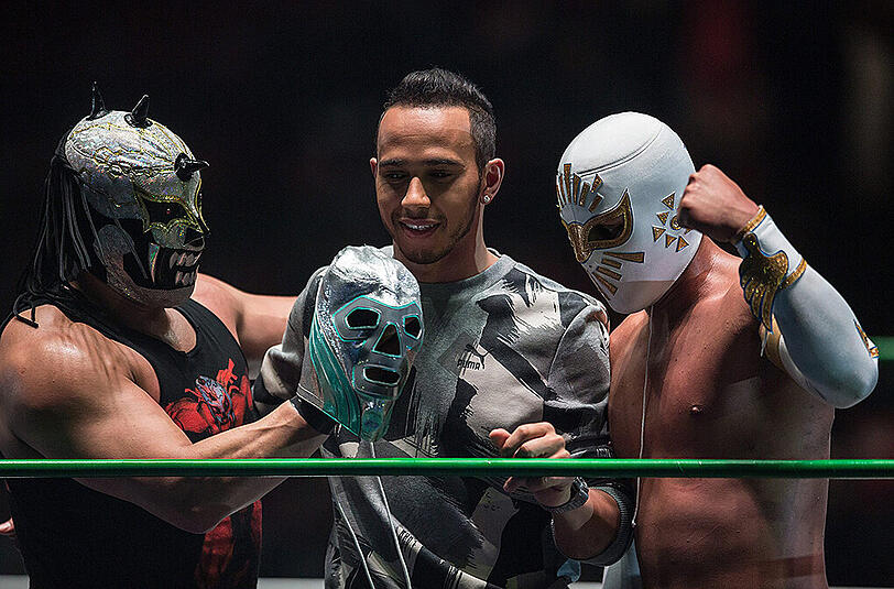 Formel 1-Weltmeister Lewis Hamilton stieg am Mittwoch in Mexikos Hauptstadt in den Wrestling-Ring.