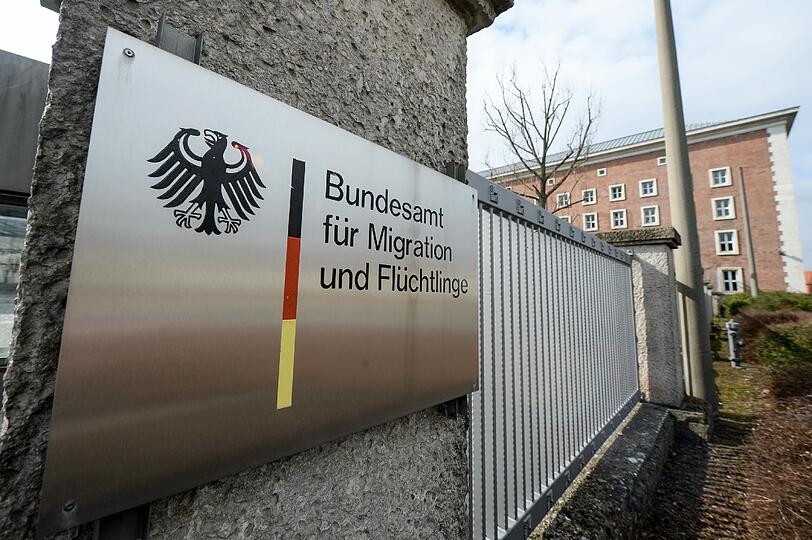Das Bundesamt für Migration und Flüchtlinge soll Fälschungen von Pässen übersehen haben.