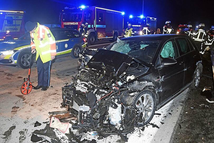Auf der A8 bei Brunnthal kam es in der Nacht auf Samstag zu einem heftigen Unfall.