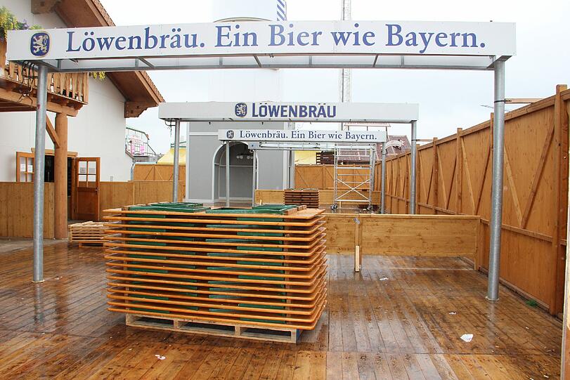 Regen und Tristesse am Tag danach: Die Bilder vom Wiesn-Abbau am Dienstagvormittag.