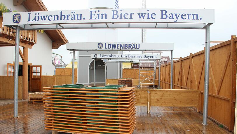Regen und Tristesse am Tag danach: Die Bilder vom Wiesn-Abbau am Dienstagvormittag. Regen und Tristesse am Tag danach: Die Bilder vom Wiesn-Abbau am Dienstagvormittag.