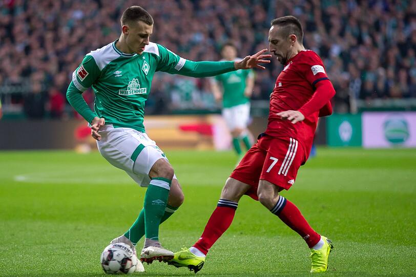 FRANCK RIBERY, Note 4: Elfmeterreif gefoult? Nach einem Steilpass sprintete er in den Strafraum und ging zu Boden &ndash; der Pfiff blieb aus. Hatte ordentliche Szenen im altbewährten Zusammenspiel mit Alaba über links, dann stoppte ihn plötzlich eine Muskel-Verletzung. Musste früh raus (37.).