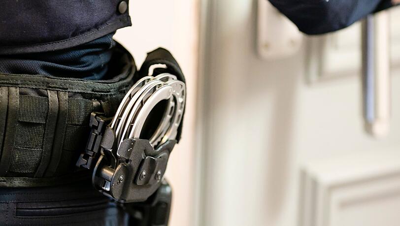 Die Polizei hat einen weiteren Verdächtigen festgenommen. (Symbolbild)