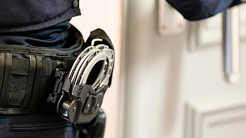 Die Polizei hat einen weiteren Verdächtigen festgenommen. (Symbolbild)