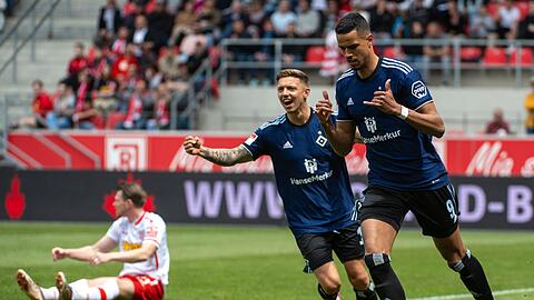 Mit seinem frühen Treffer zum 1:0 sorgte Robert Glatzel für einen Traumstart des HSV.