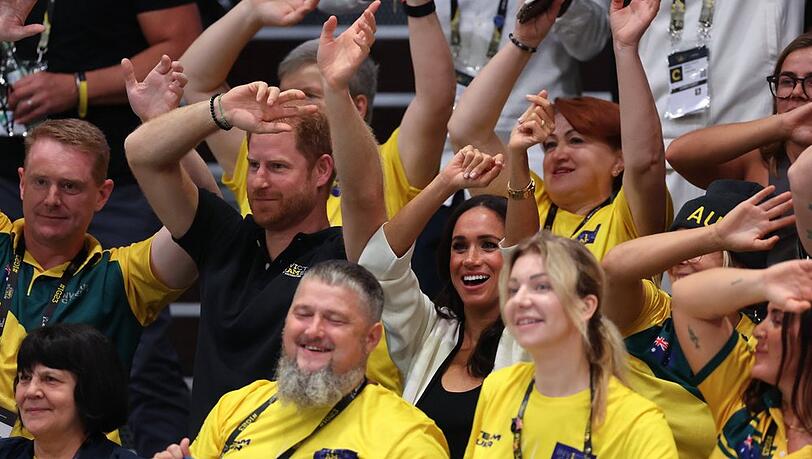 Prinz Harry und Herzogin Meghan ausgelassen in Düsseldorf.