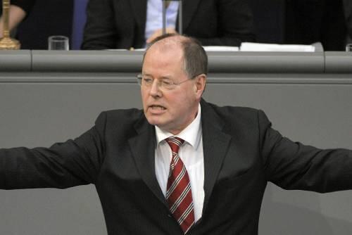 Kommt in meine Arme, scheint Peer Steinbrück zu sagen. Die Abgeltungssteuer soll Vermögende von der Kapitalflucht abhalten.