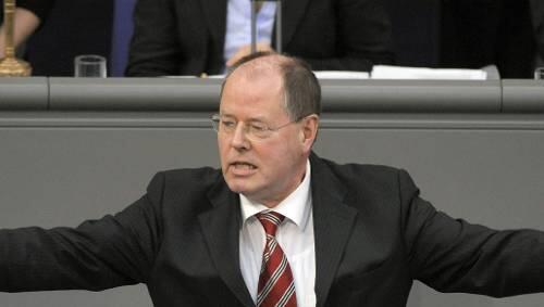Kommt in meine Arme, scheint Peer Steinbrück zu sagen. Die Abgeltungssteuer soll Vermögende von der Kapitalflucht abhalten. Kommt in meine Arme, scheint Peer Steinbrück zu sagen. Die Abgeltungssteuer soll Vermögende von der Kapitalflucht abhalten.