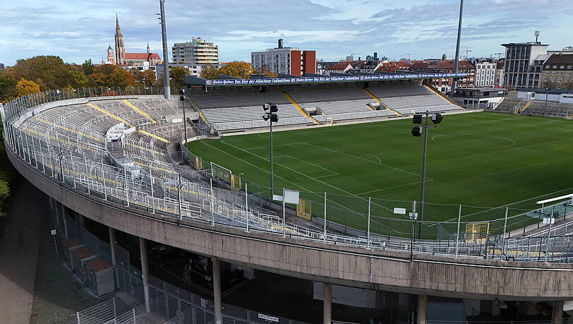 Das Städtische Stadion an der Grünwalder Straße. Das Städtische Stadion an der Grünwalder Straße.