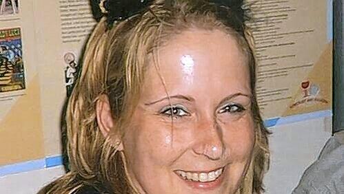 Die dreifache Mutter Carmen S. soll Alexander R. auf einem Parkplatz erstochen haben. Die dreifache Mutter Carmen S. soll Alexander R. auf einem Parkplatz erstochen haben.