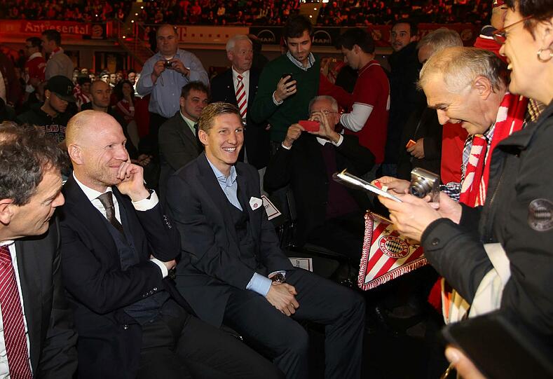 Ganz nah an den Fans: Sammer und Schweinsteiger.