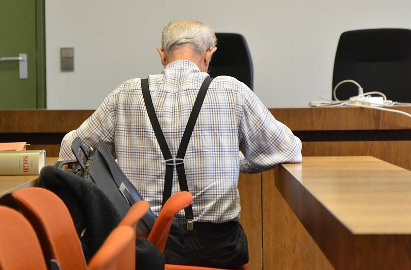 Rentner Franz L. (83) steht wegen sexuellen Missbrauchs an seinen Urenkelinnen vor dem Münchner Landgericht.
