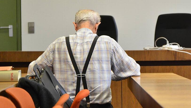 Rentner Franz L. (83) steht wegen sexuellen Missbrauchs an seinen Urenkelinnen vor dem Münchner Landgericht. Rentner Franz L. (83) steht wegen sexuellen Missbrauchs an seinen Urenkelinnen vor dem Münchner Landgericht.