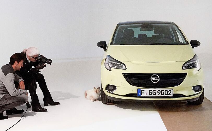 Am Set: Opel Corsa, Karl Lagerfeld und Supermodel Choupette.