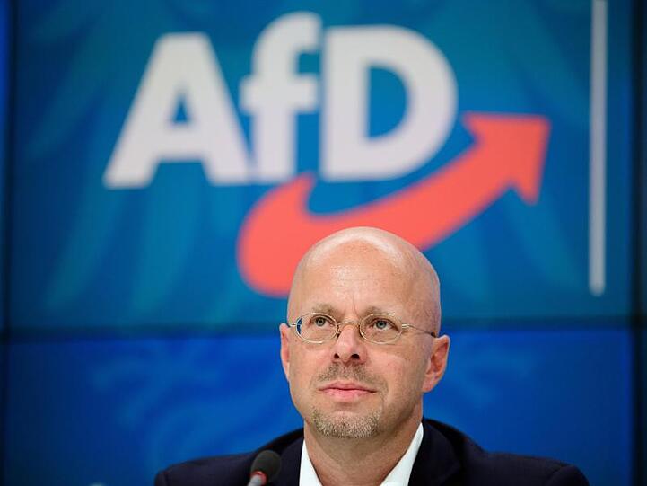 Andreas Kalbitz lässt den Fraktionsvorsitz zunächst bis zu einem Gerichtsentscheid über seinen Partei-Rauswurf ruhen.