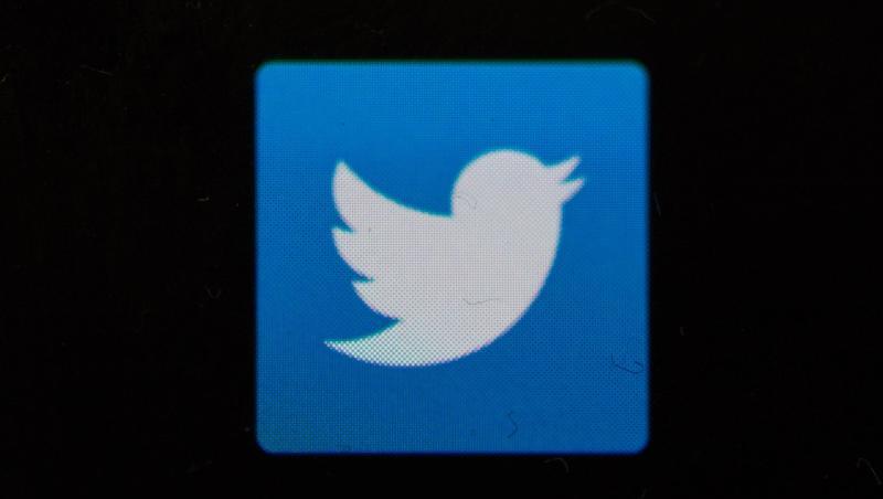 Das Icon von Twitter ist auf dem Display eines Smartphone zu sehen. Foto: Patrick Seeger/Archivbild Das Icon von Twitter ist auf dem Display eines Smartphone zu sehen. Foto: Patrick Seeger/Archivbild