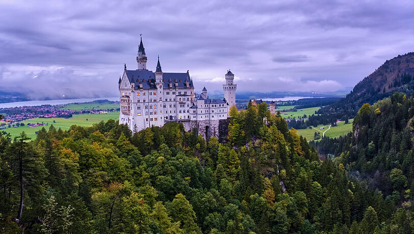 Weltberühmt: Schloss Neuschwanstein von Ludwig II. Weltberühmt: Schloss Neuschwanstein von Ludwig II.