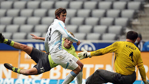 Szene aus einem Spiel zwischen dem TSV 1860 München und Paderborn. Szene aus einem Spiel zwischen dem TSV 1860 München und Paderborn.