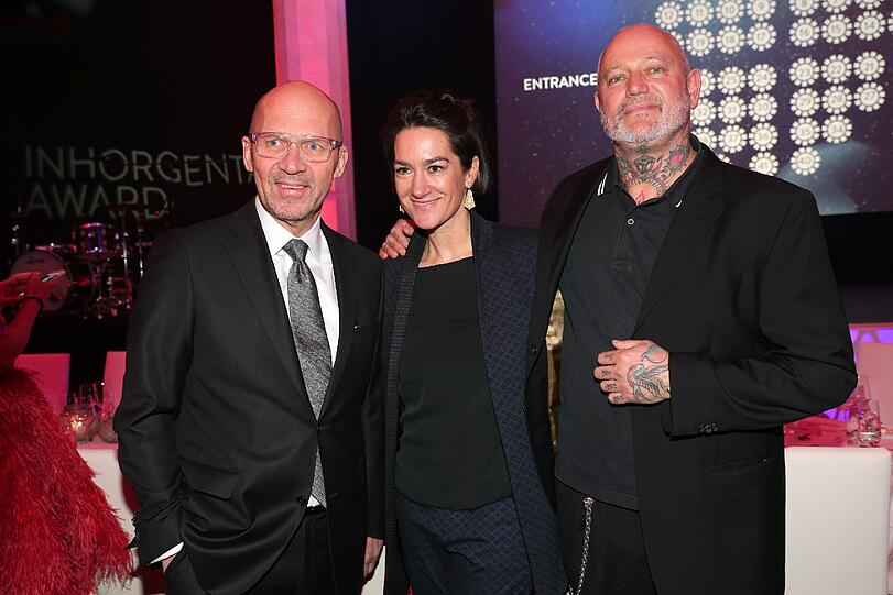 Klaus Dittrich (Chef Messe München & Gastgeber) und Patrick Muff (Schöpfer der Inhorgenta Award Trophäe) mit Ehefrau Bele