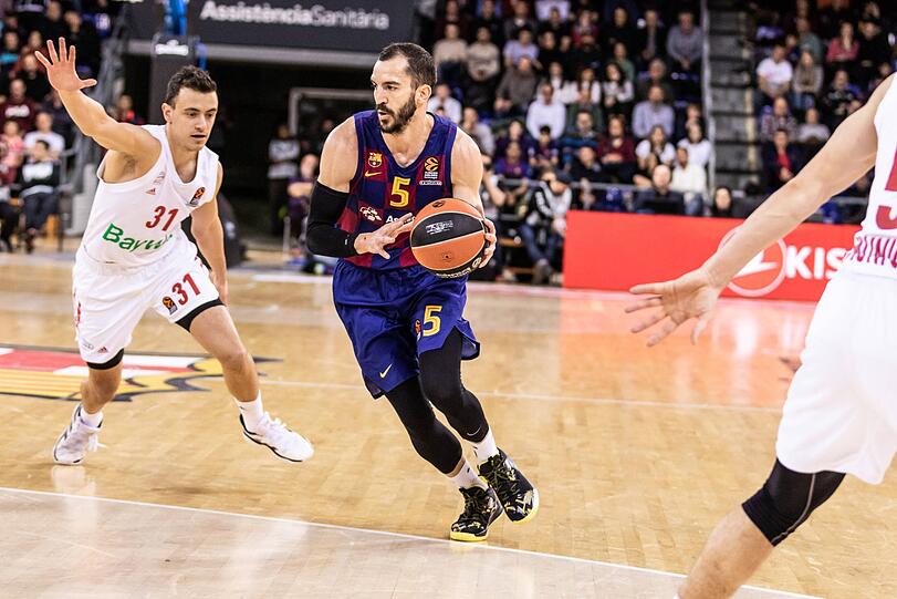 Pau Ribas vom FC Barcelona zieht durch beim EuroLeague-Match gegen den FC Bayern.