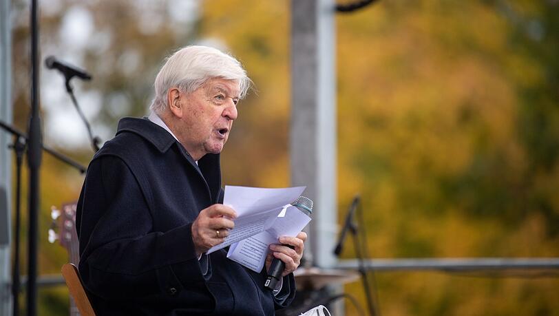 Hans Maier bei der Kundgebung "Aufstehen für Kultur" im Herbst 2020 auf dem Münchner Königsplatz. Hans Maier bei der Kundgebung "Aufstehen für Kultur" im Herbst 2020 auf dem Münchner Königsplatz.