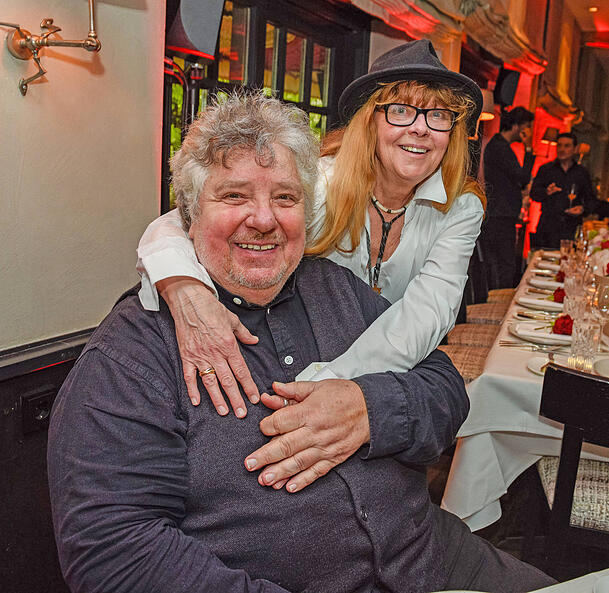 Seine geliebte Frau Uschi starb 2024 an einer Hirnblutung. Seitdem lebt Michael Schanze allein in seinem Münchner Mietshaus. Seine geliebte Frau Uschi starb 2024 an einer Hirnblutung. Seitdem lebt Michael Schanze allein in seinem Münchner Mietshaus.