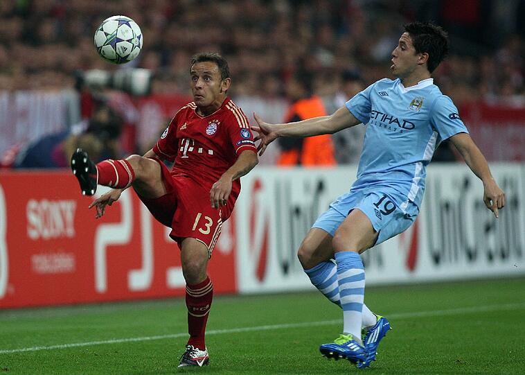 RAFINHA:Schien endlich mal gefordert gegen die englische Offensive. Blühte regelrecht auf und deutete an, wie wichtig er in der Königsklasse noch sein kann.Note 2